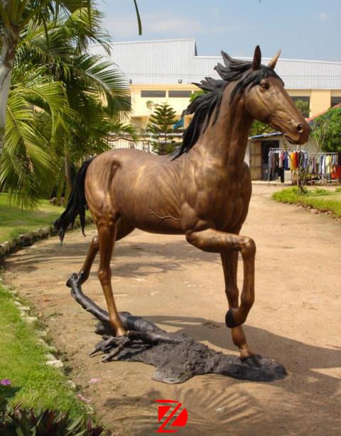 Horse garden statues
